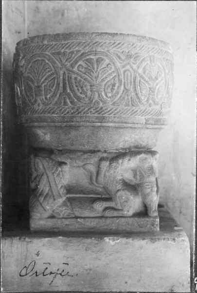 Dopfunt från 1100-talet. Örtofta kyrka. Källa: Riksantikvarieämnetet/Wikimedia Commons.